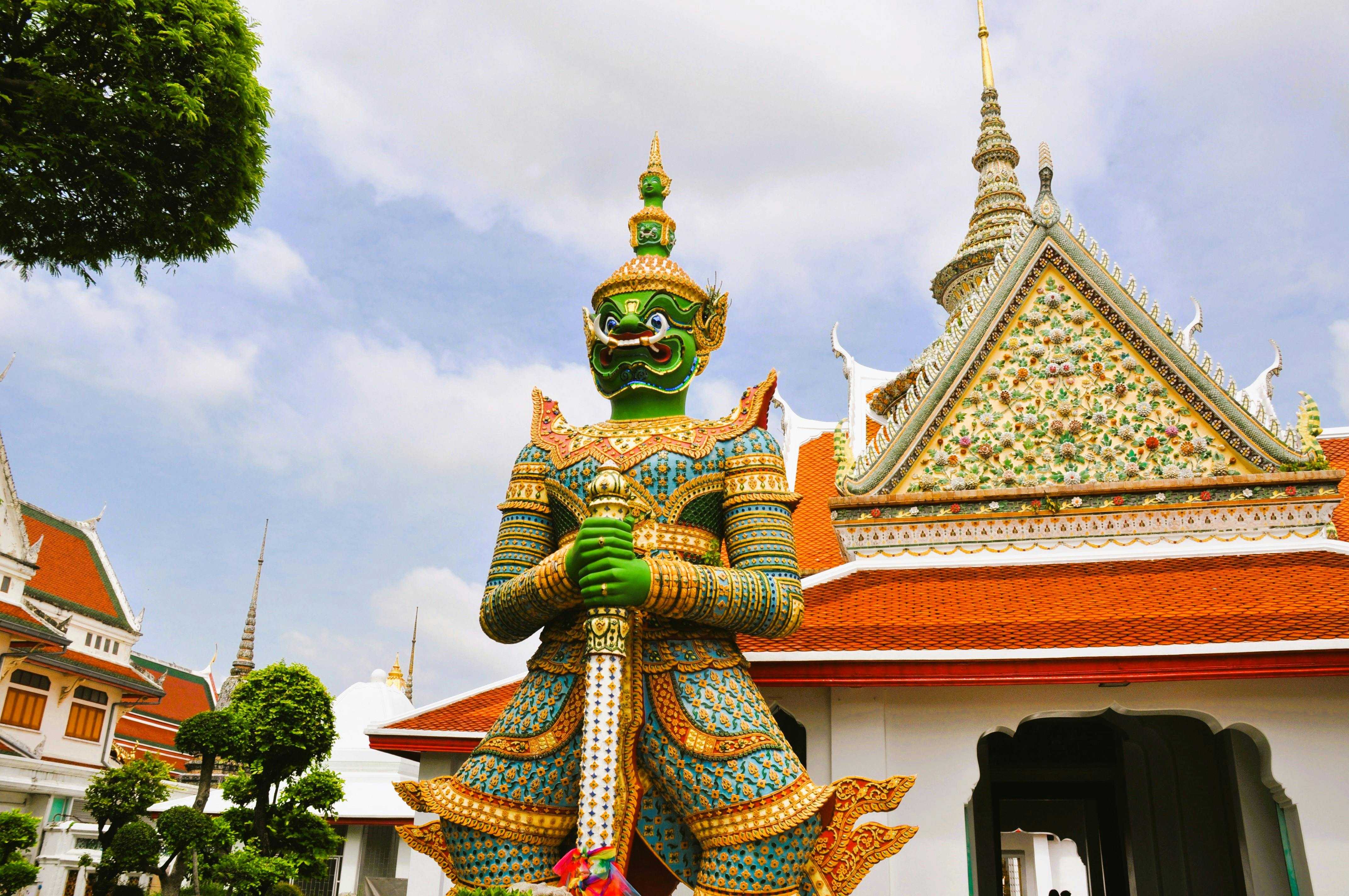 A Feast for the Senses: What to Eat and See in Bangkok