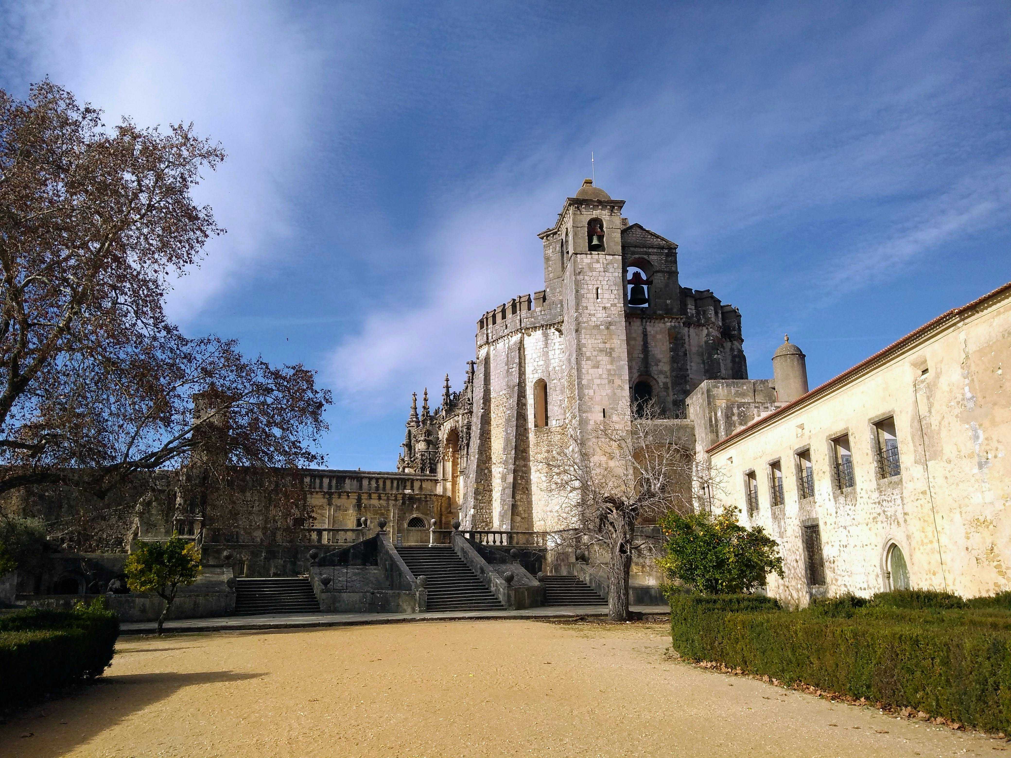 Tomares